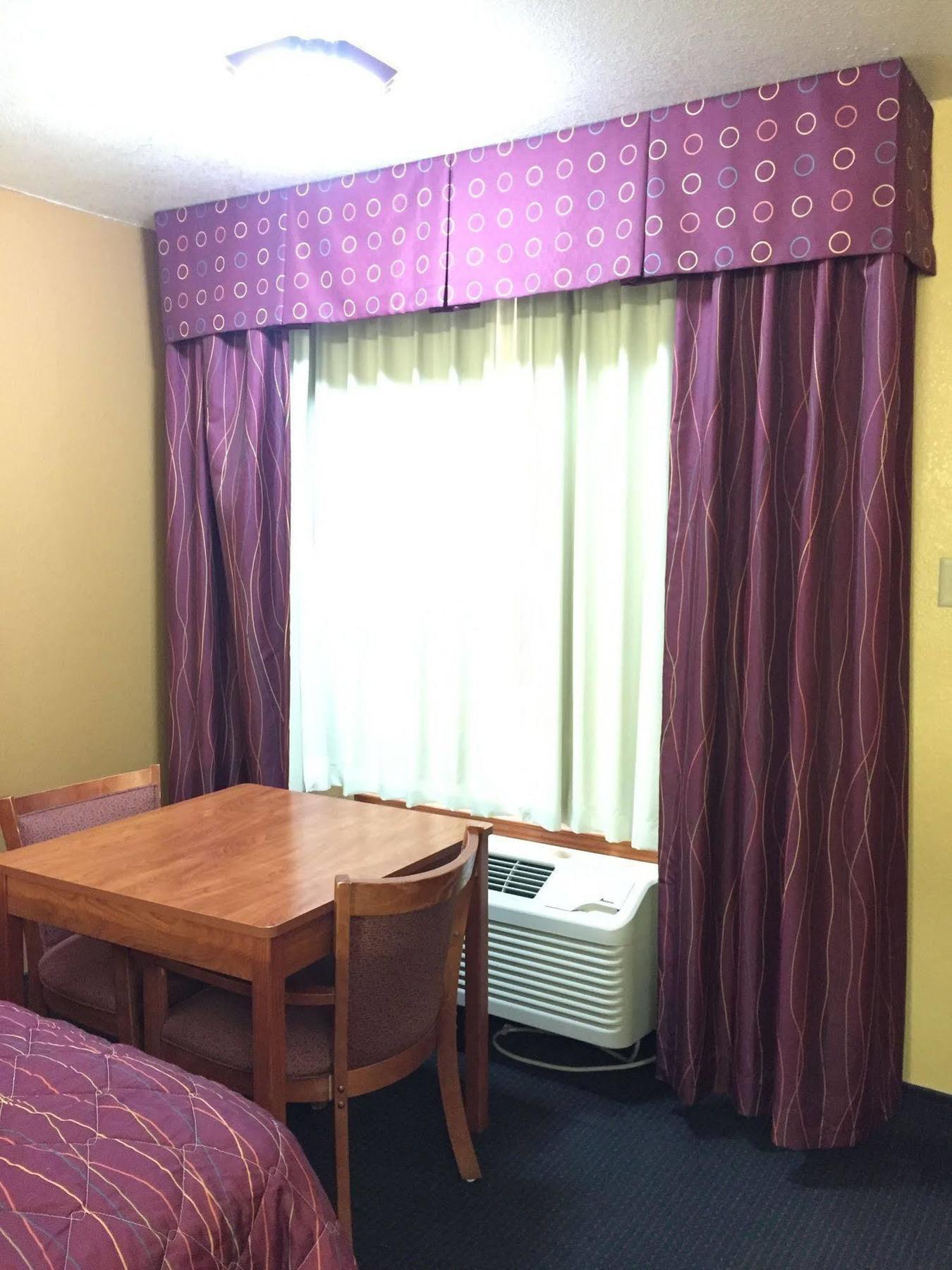 Royal Inn Pearsall Kültér fotó
